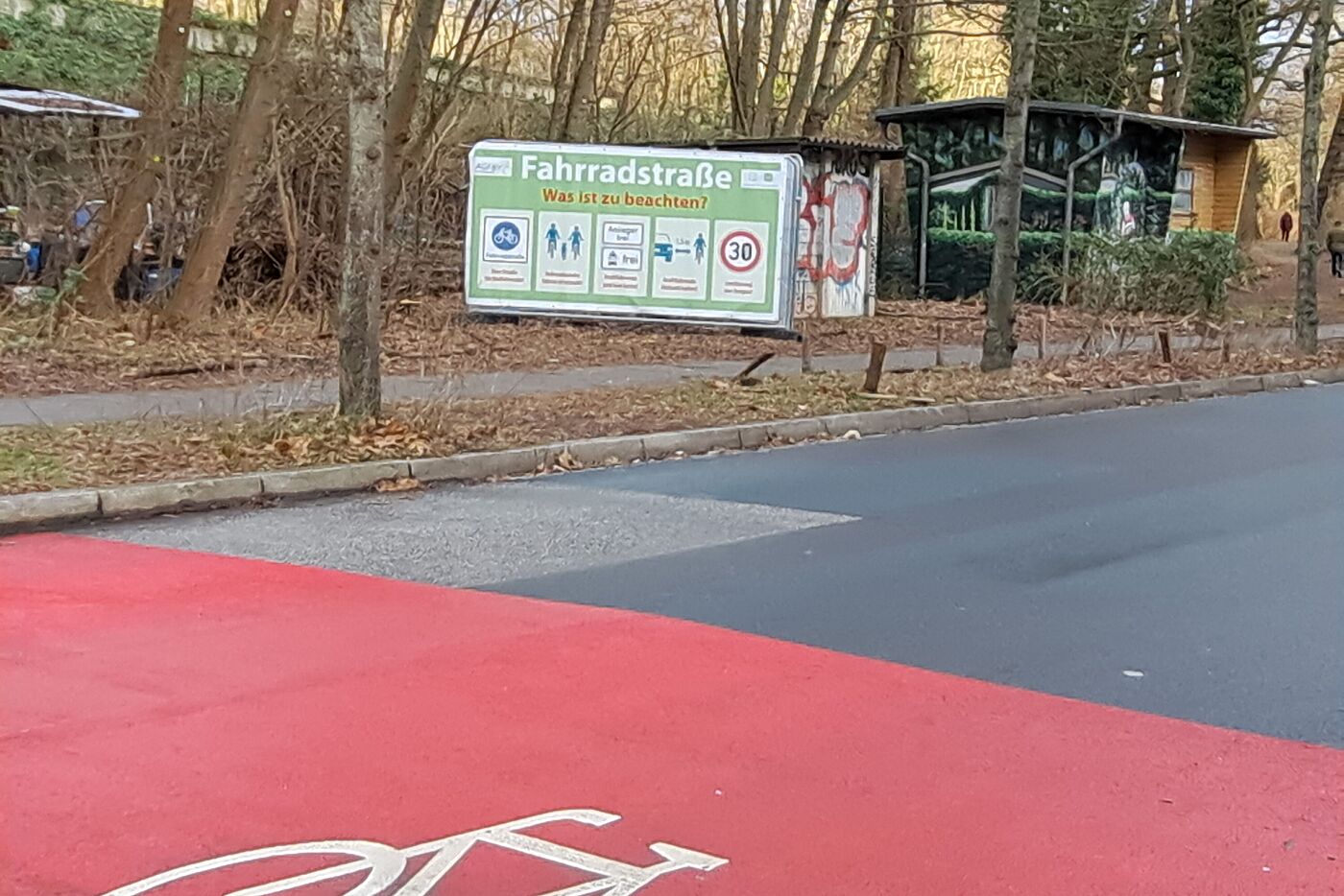 Einfahrt von der Paul-Neumann-Straße